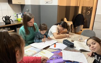 Kako učinkovito komunicirati z otroki, ki se težko učijo: Smernice za starše in vzgojitelje